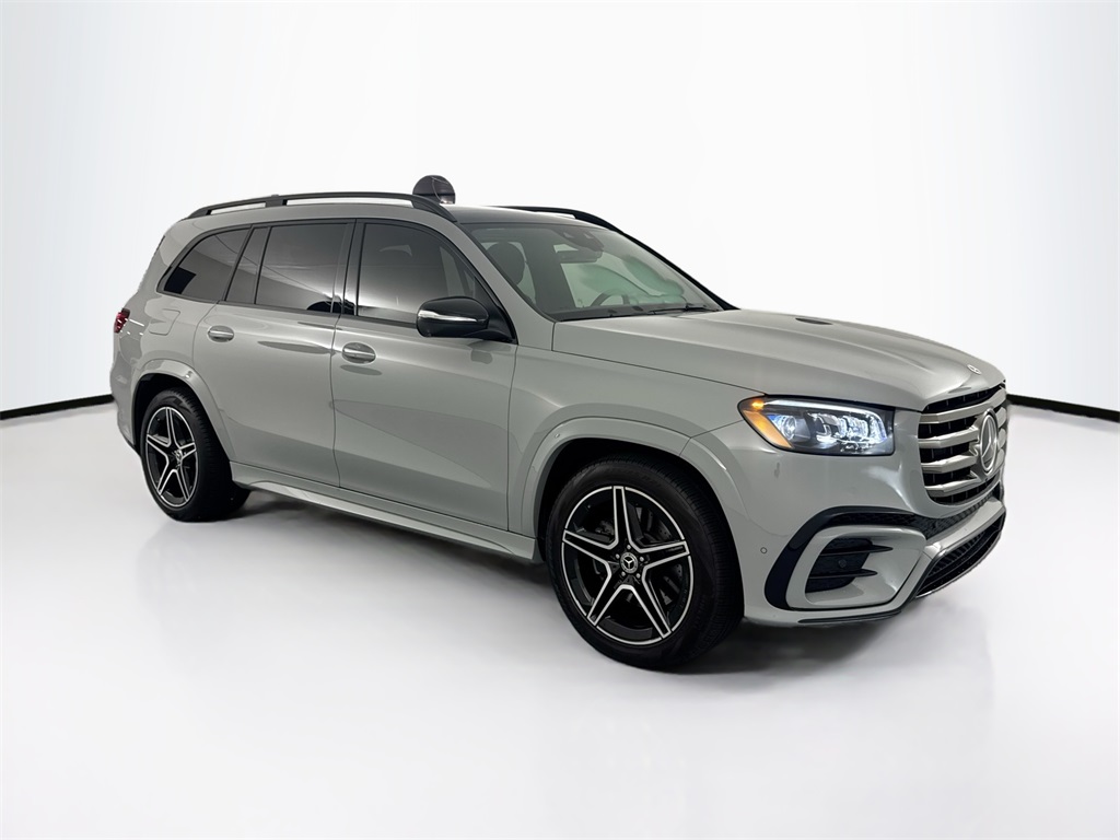 2025 Mercedes Benz GLS 450 4MATIC photo 2