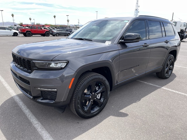 2025 Jeep Grand Cherokee Limited photo 2