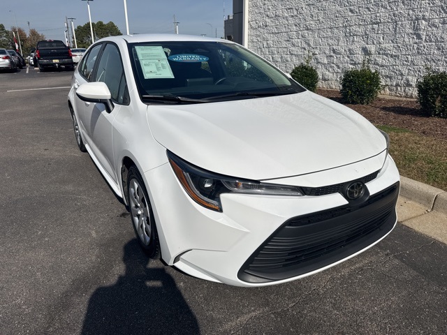 2024 Toyota Corolla LE's photo