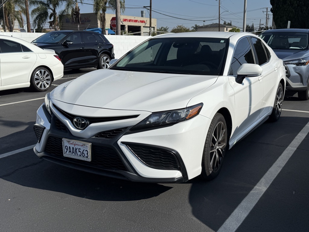 2022 Toyota Camry SE photo 3