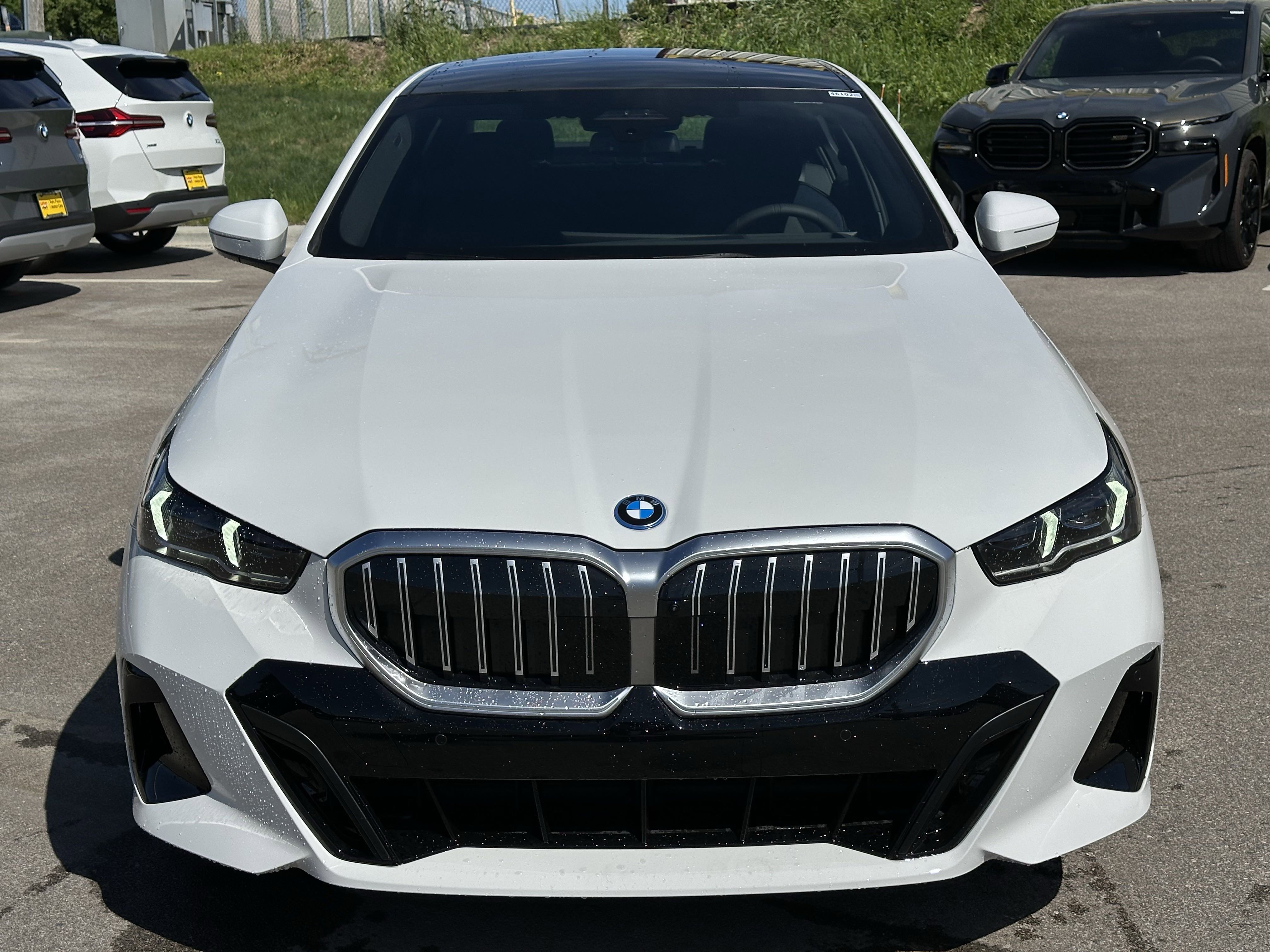 2026 Bmw 550e xDrive photo 2