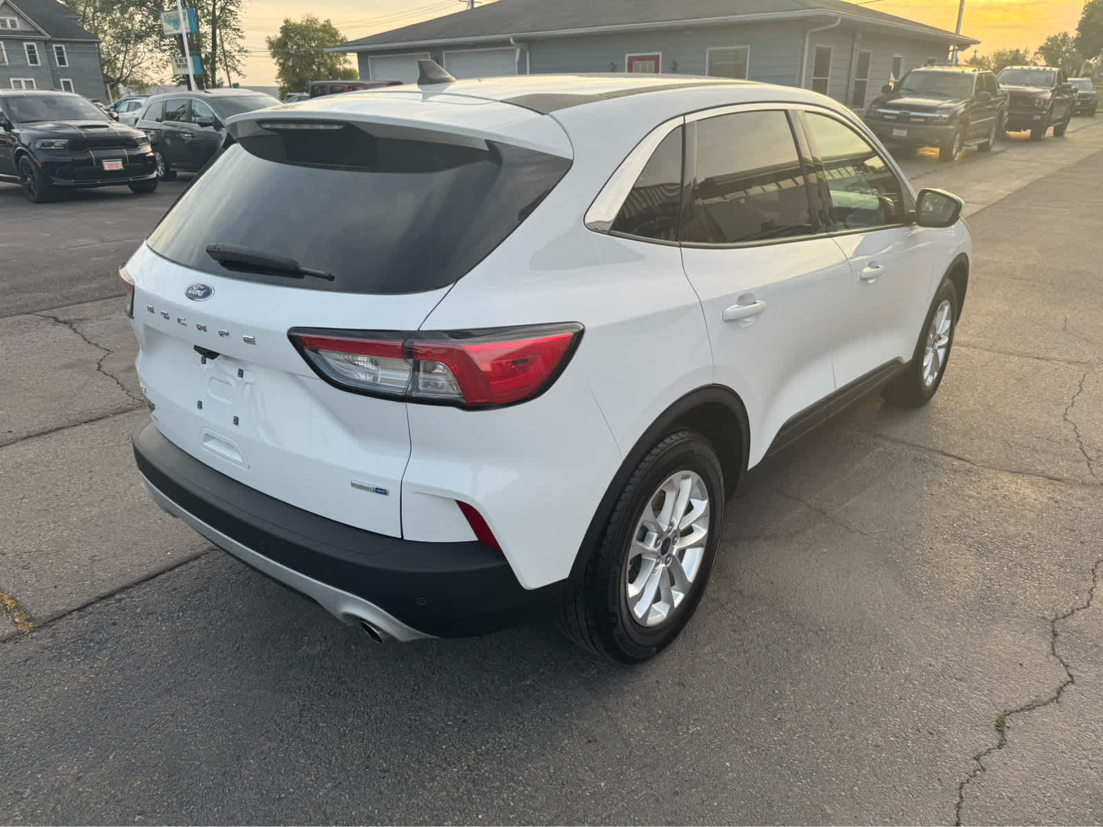 2020 Ford Escape SE photo 3