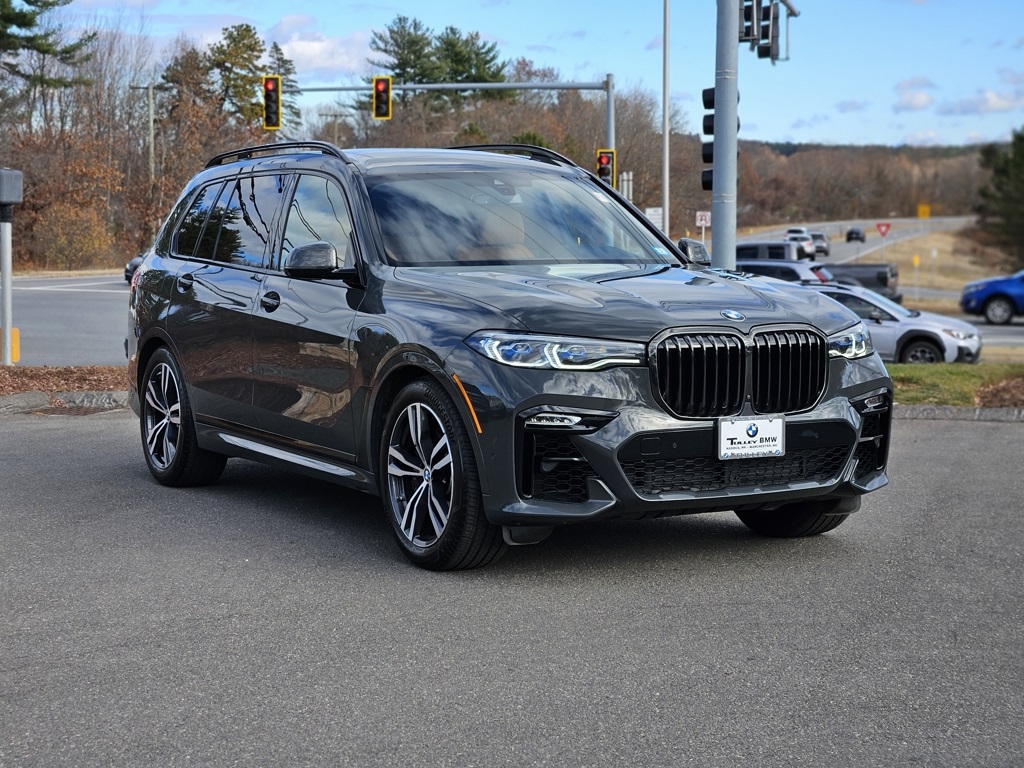 2022 BMW X7 M50i's photo