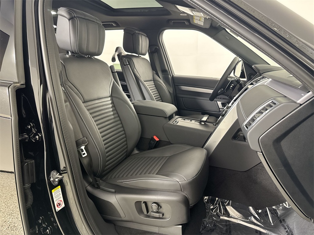 2025 Land Rover Discovery SE photo 22