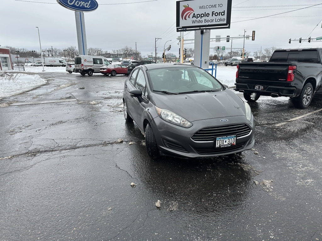 2016 Ford Fiesta SE's photo