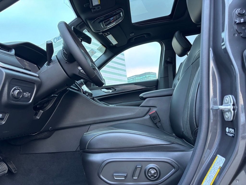 2025 Jeep Grand Cherokee Altitude X photo 10