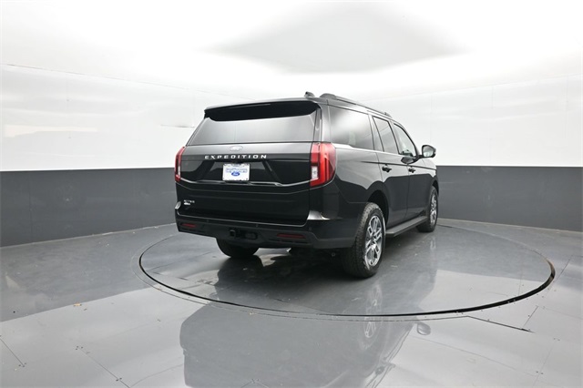 2025 Ford Expedition photo 4
