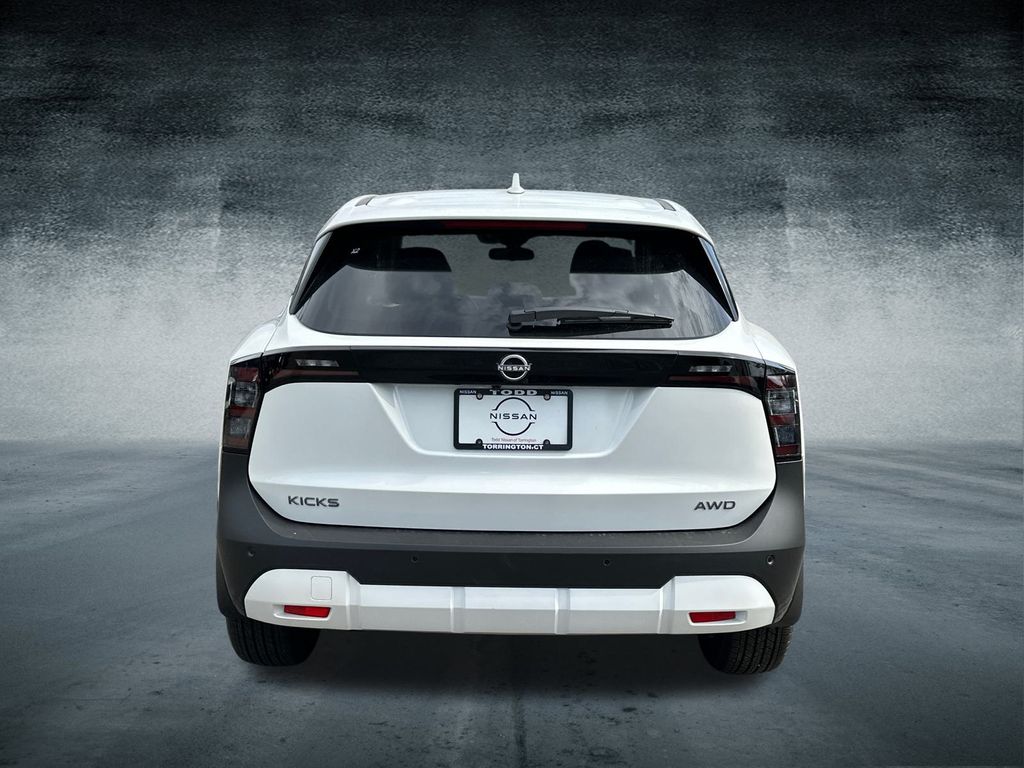 2025 Nissan Kicks SV photo 3