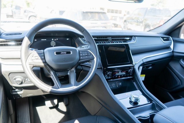 2025 Jeep Grand Cherokee Laredo X photo 2