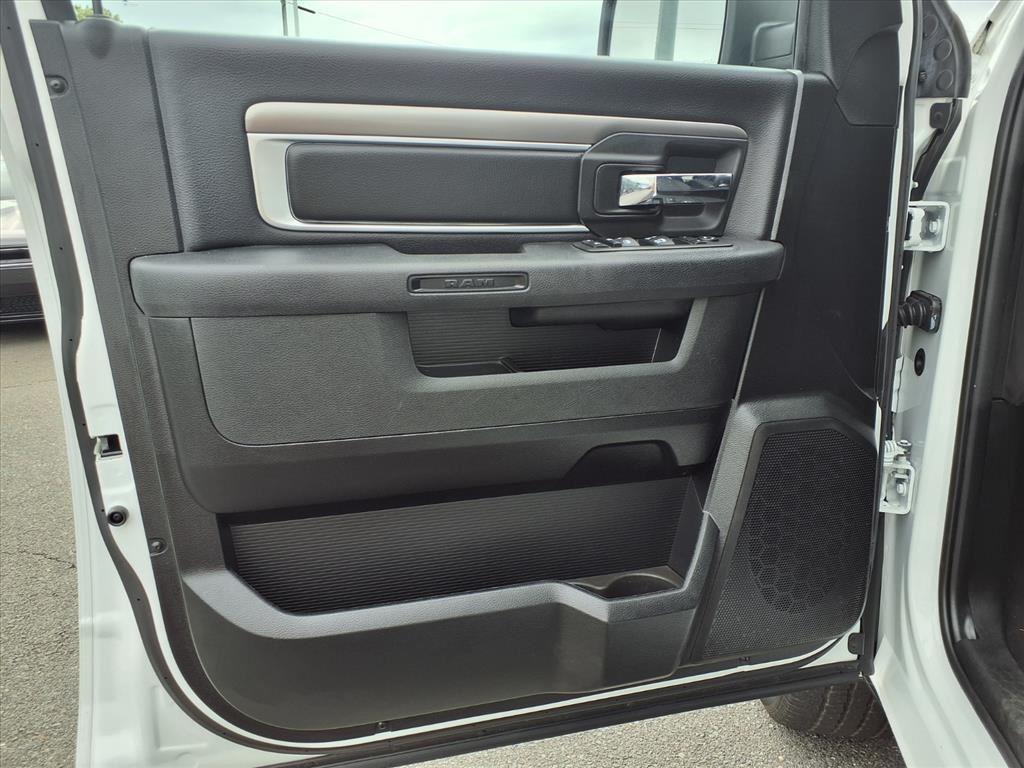 2024 Ram 1500 Classic Warlock photo 3