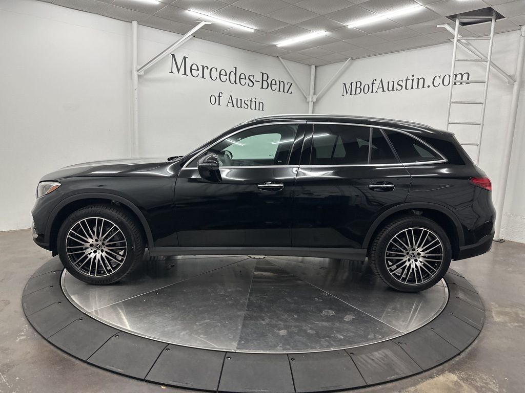 2026 Mercedes Benz GLC 300 photo 4