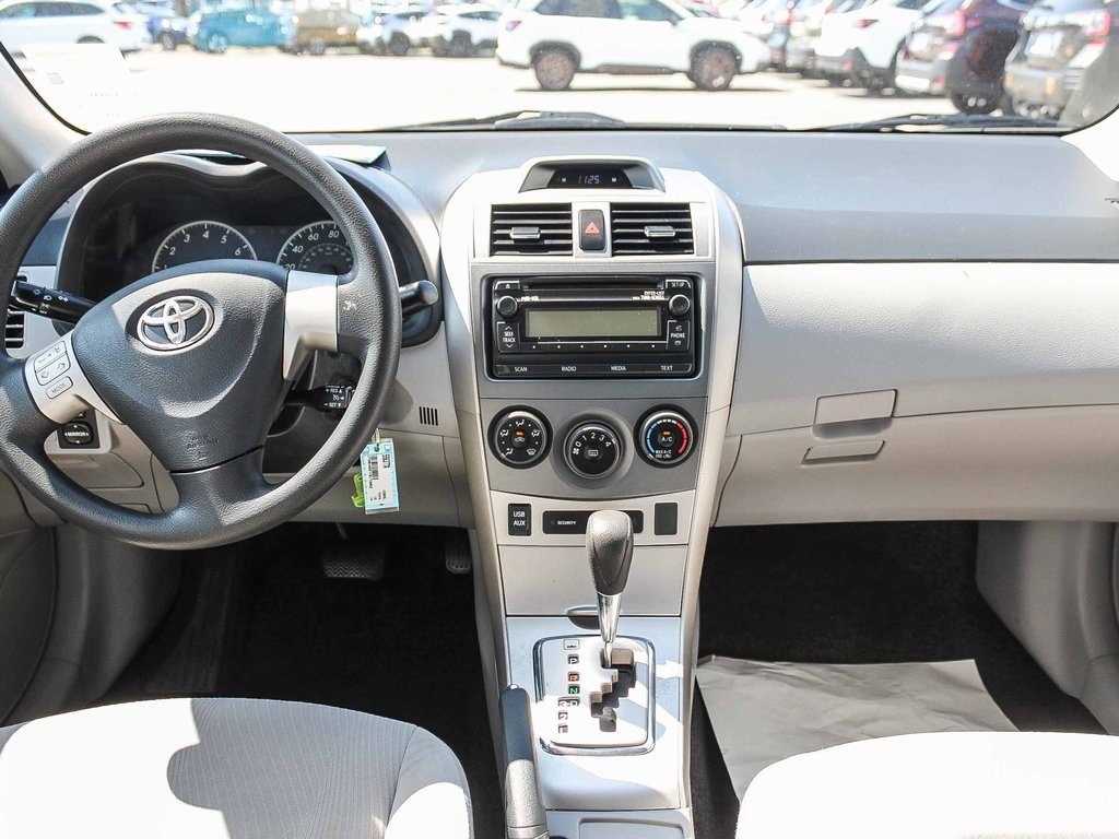 2012 Toyota Corolla LE photo 12