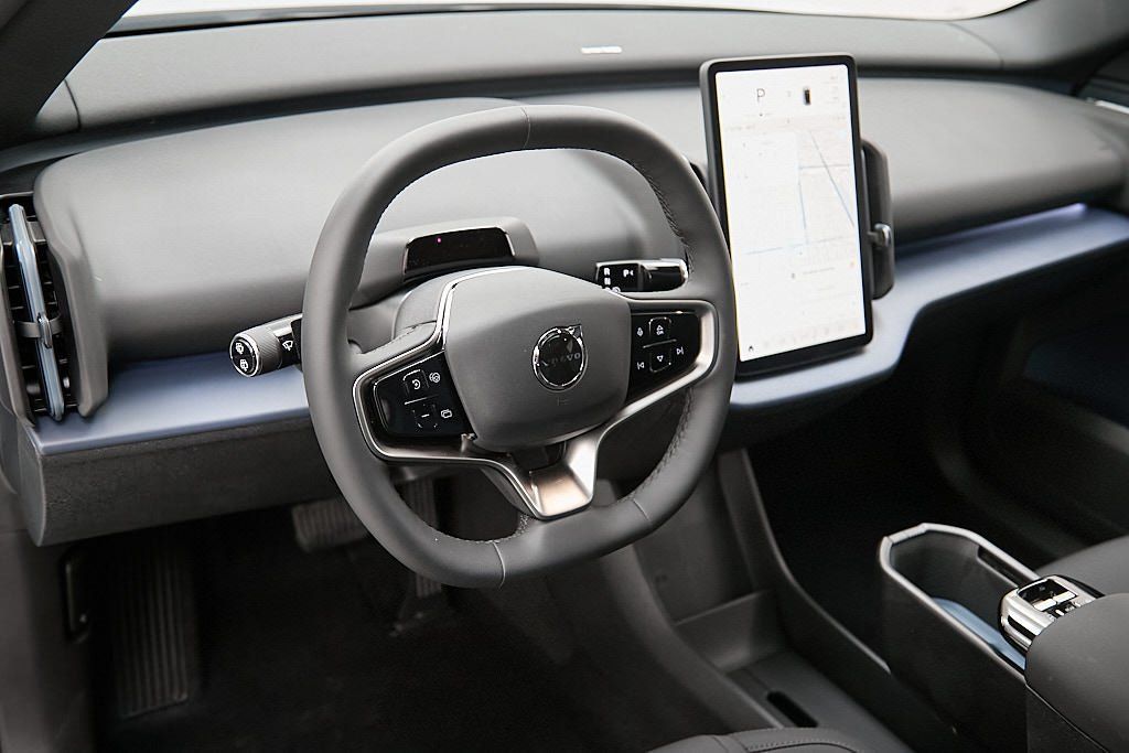 2025 VOLVO EX30 - Image 12