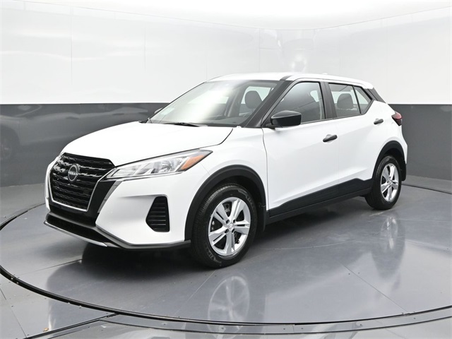 2025 Nissan KICKS PLAY Base