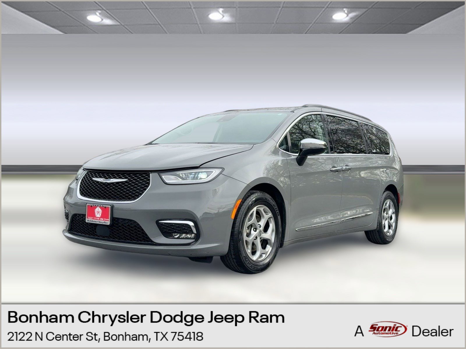 2023 Chrysler Pacifica Limited's photo