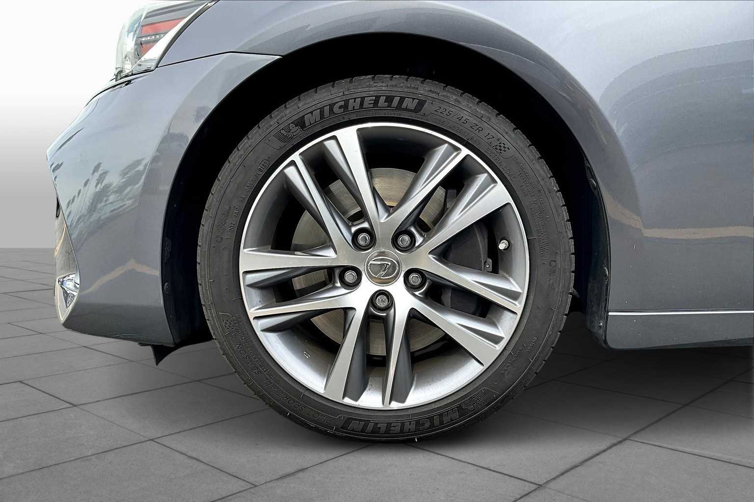 2020 Lexus IS 300 photo 10