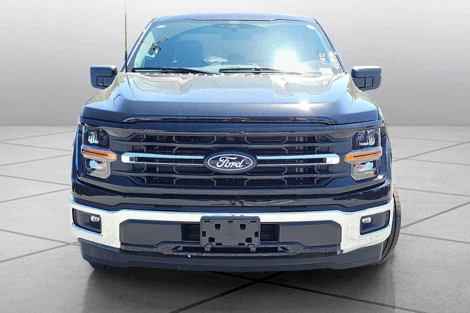2025 Ford F-150 XLT photo 2