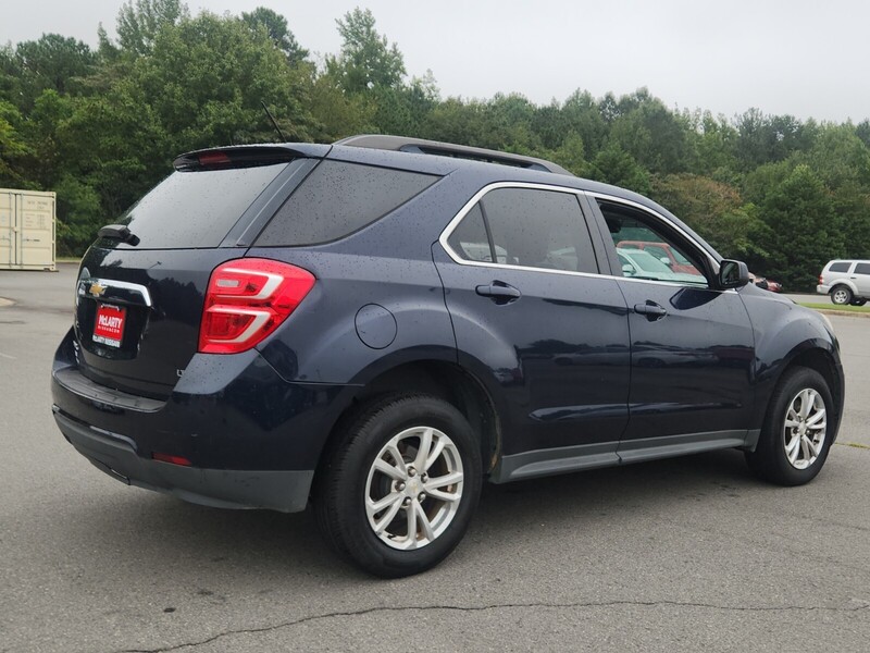 2017 Chevrolet Equinox LT photo 3