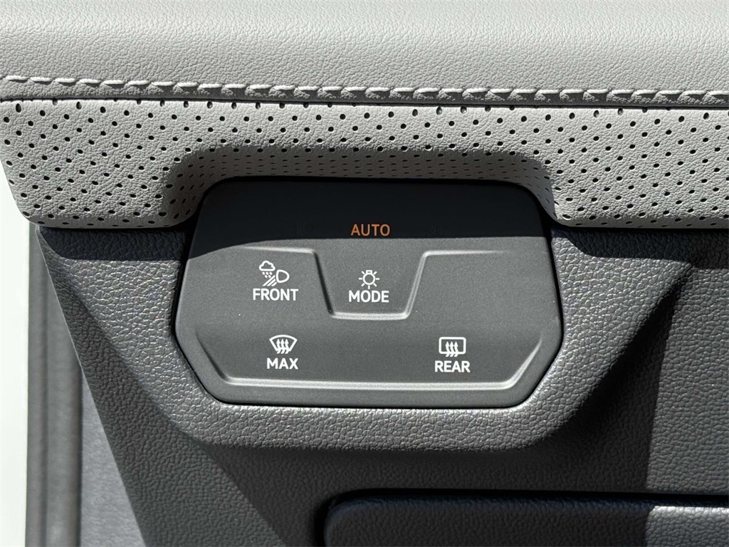 2026 Volkswagen Atlas Cross Sport SEL R-Line photo 27