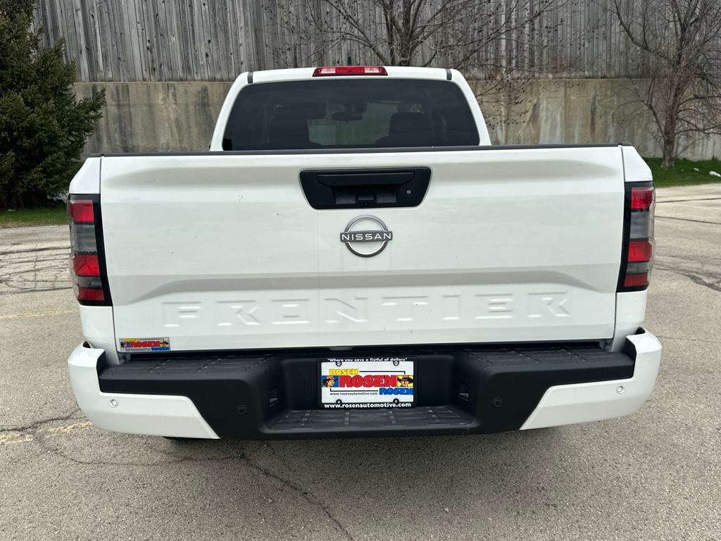2025 Nissan Frontier SV photo 4
