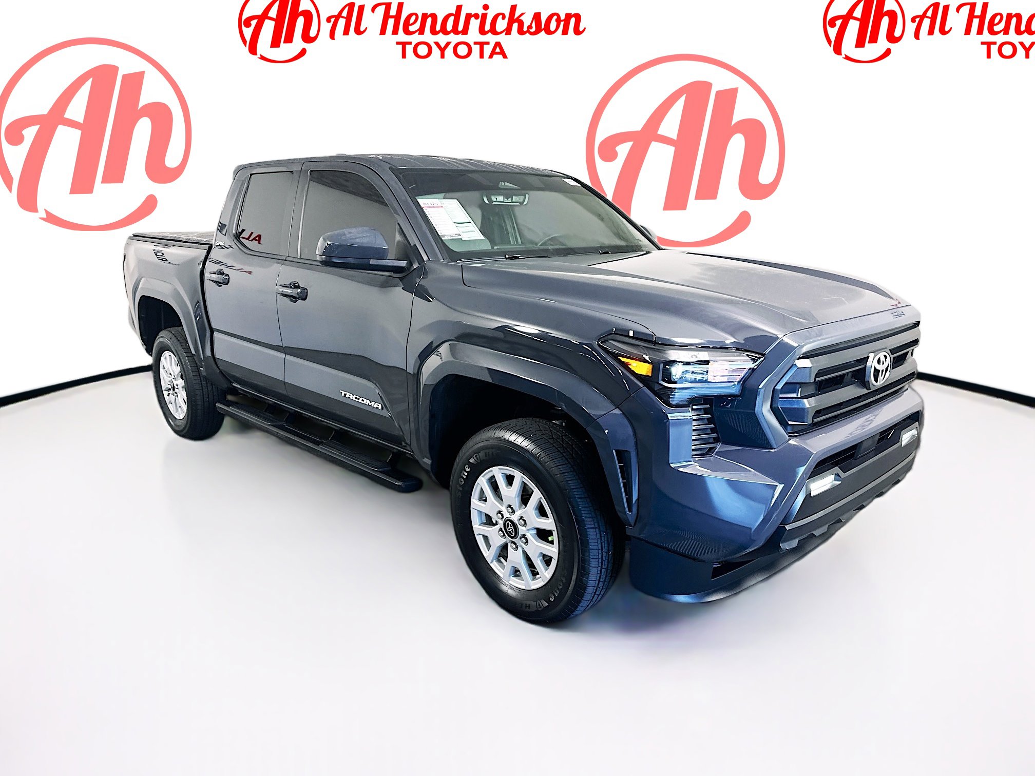 2025 Toyota Tacoma SR5's photo