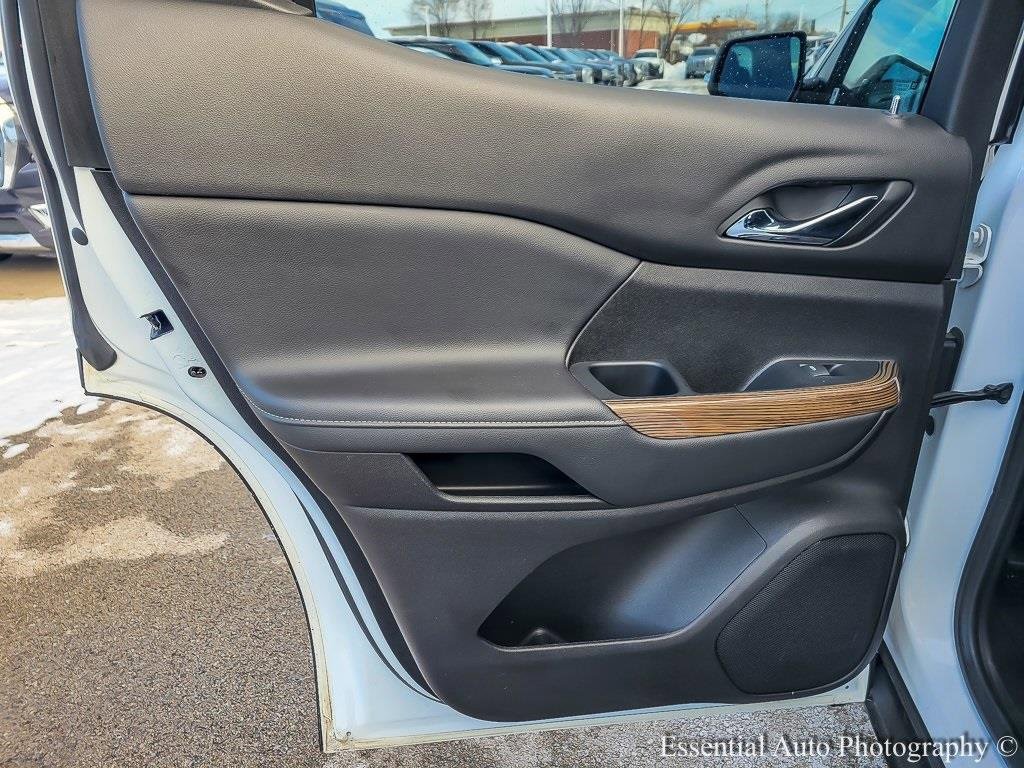 2022 GMC ACADIA - Image 18