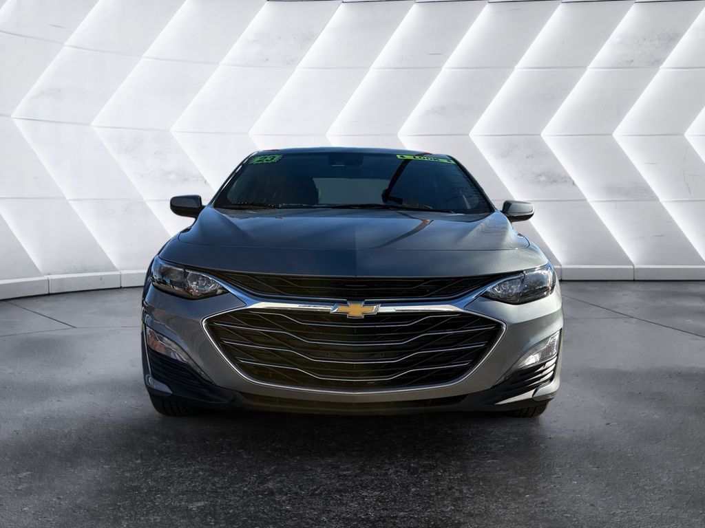 2023 Chevrolet Malibu 1LT photo 2