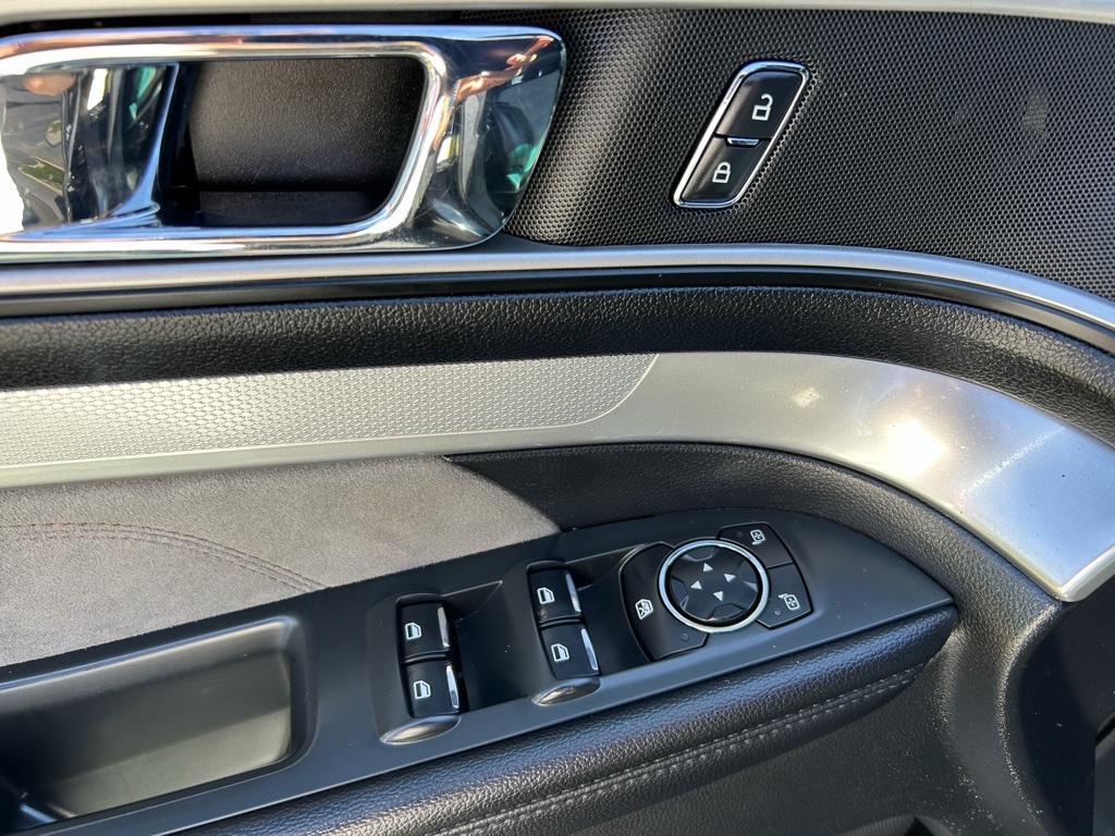 2017 Ford Explorer XLT photo 11