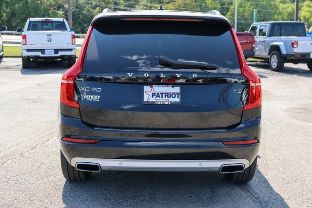 2021 Volvo XC90 T5 Momentum photo 4