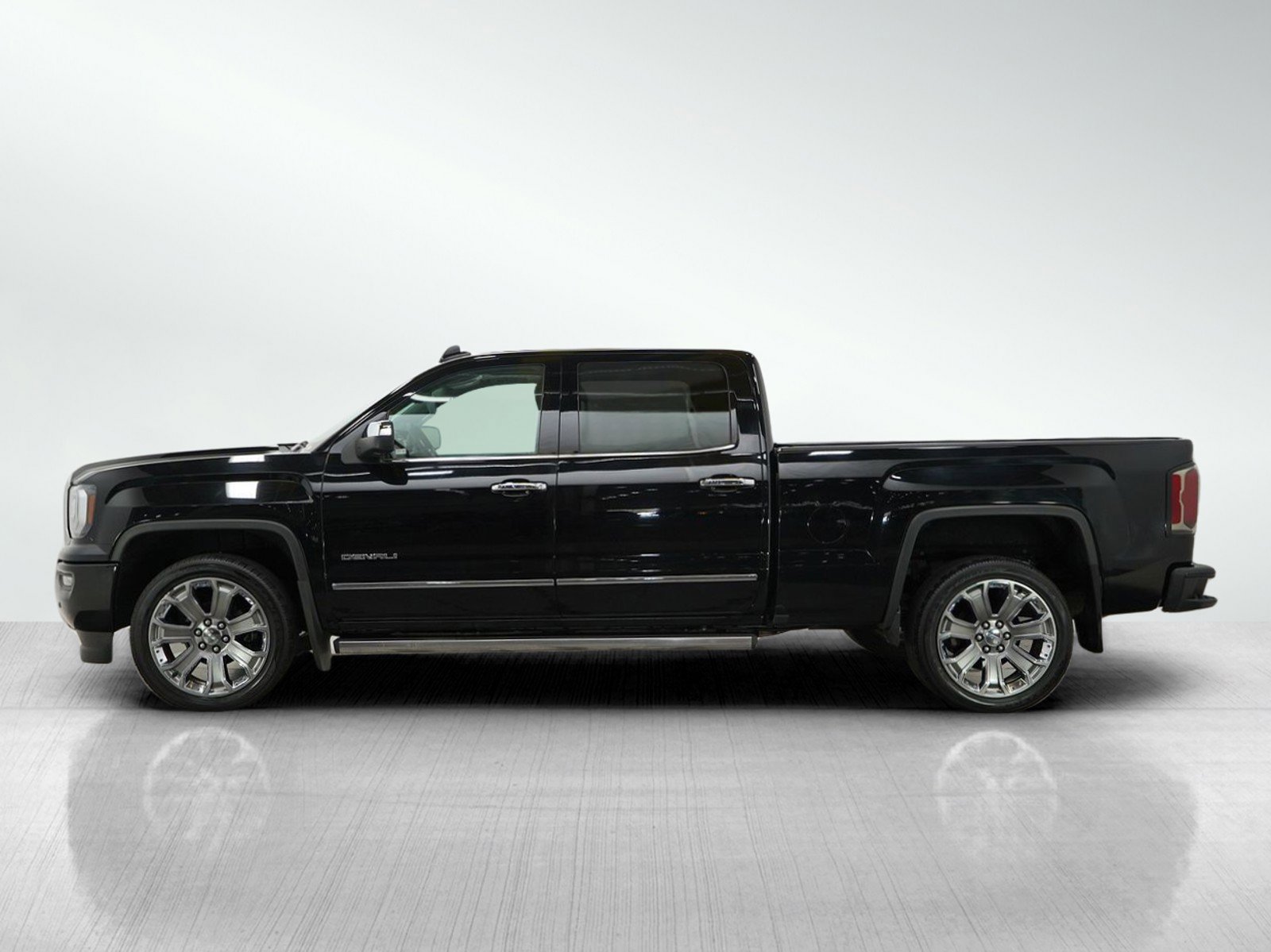 Used 2018 GMC Sierra 1500 Denali Denali with VIN 3GTU2PEJ8JG555877 for sale in Roseville, Minnesota
