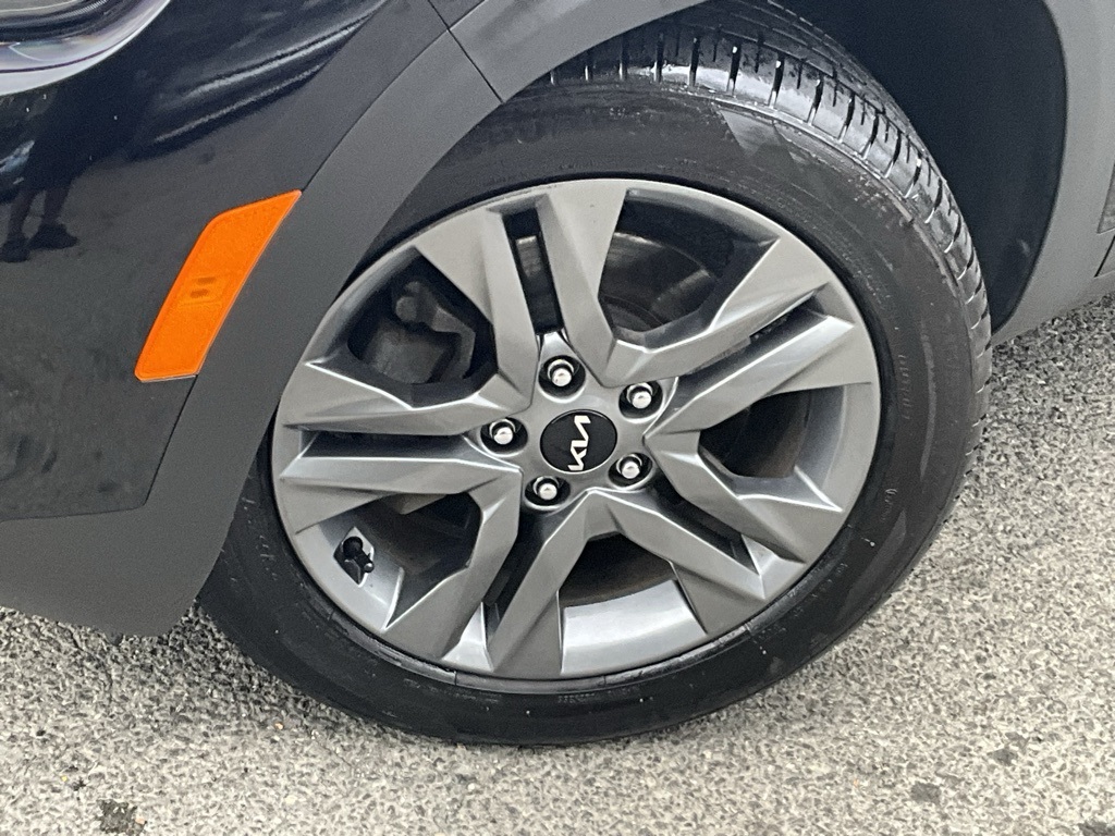 2023 Kia Seltos S photo 2