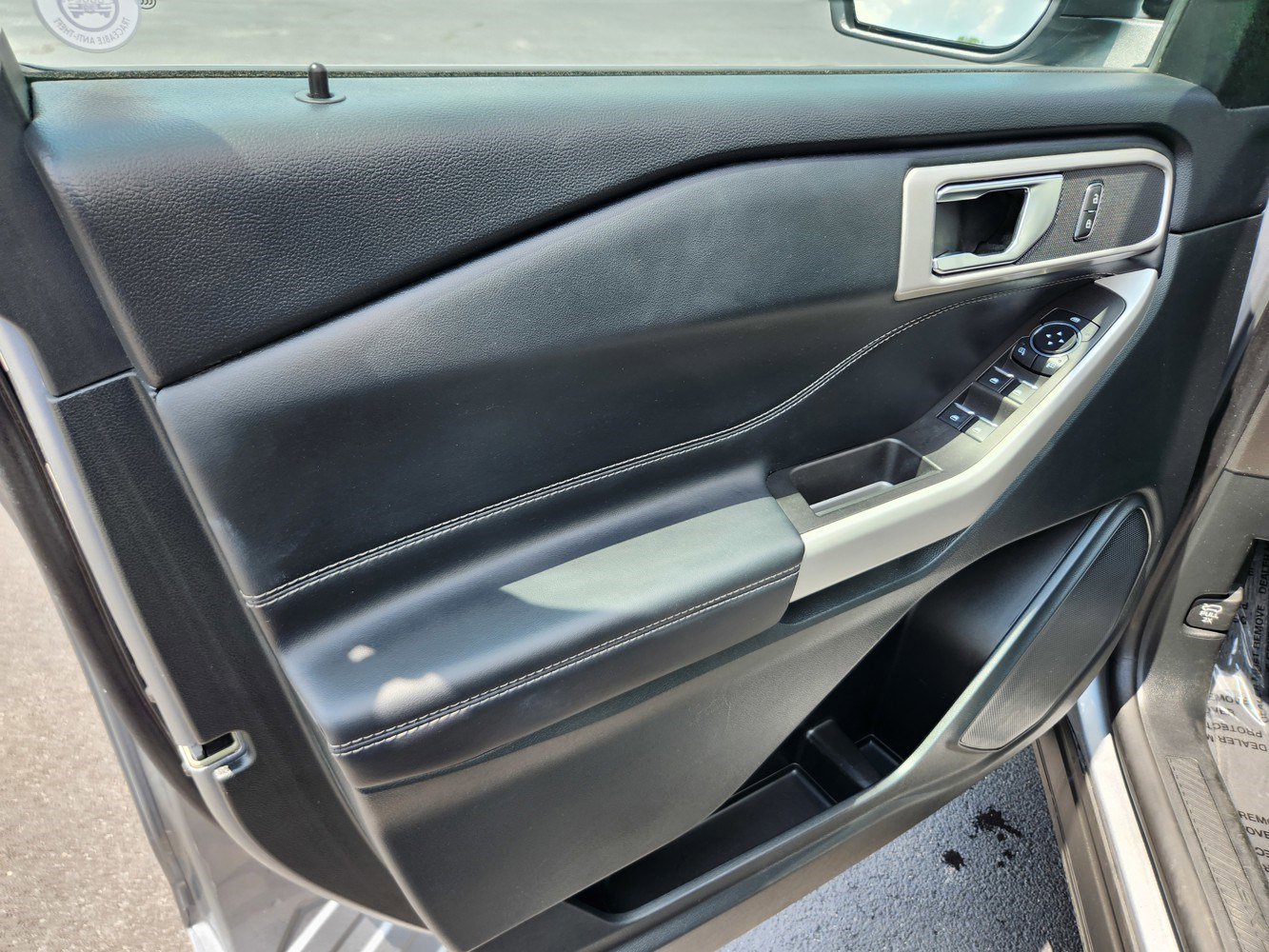 2024 Ford Explorer XLT photo 31