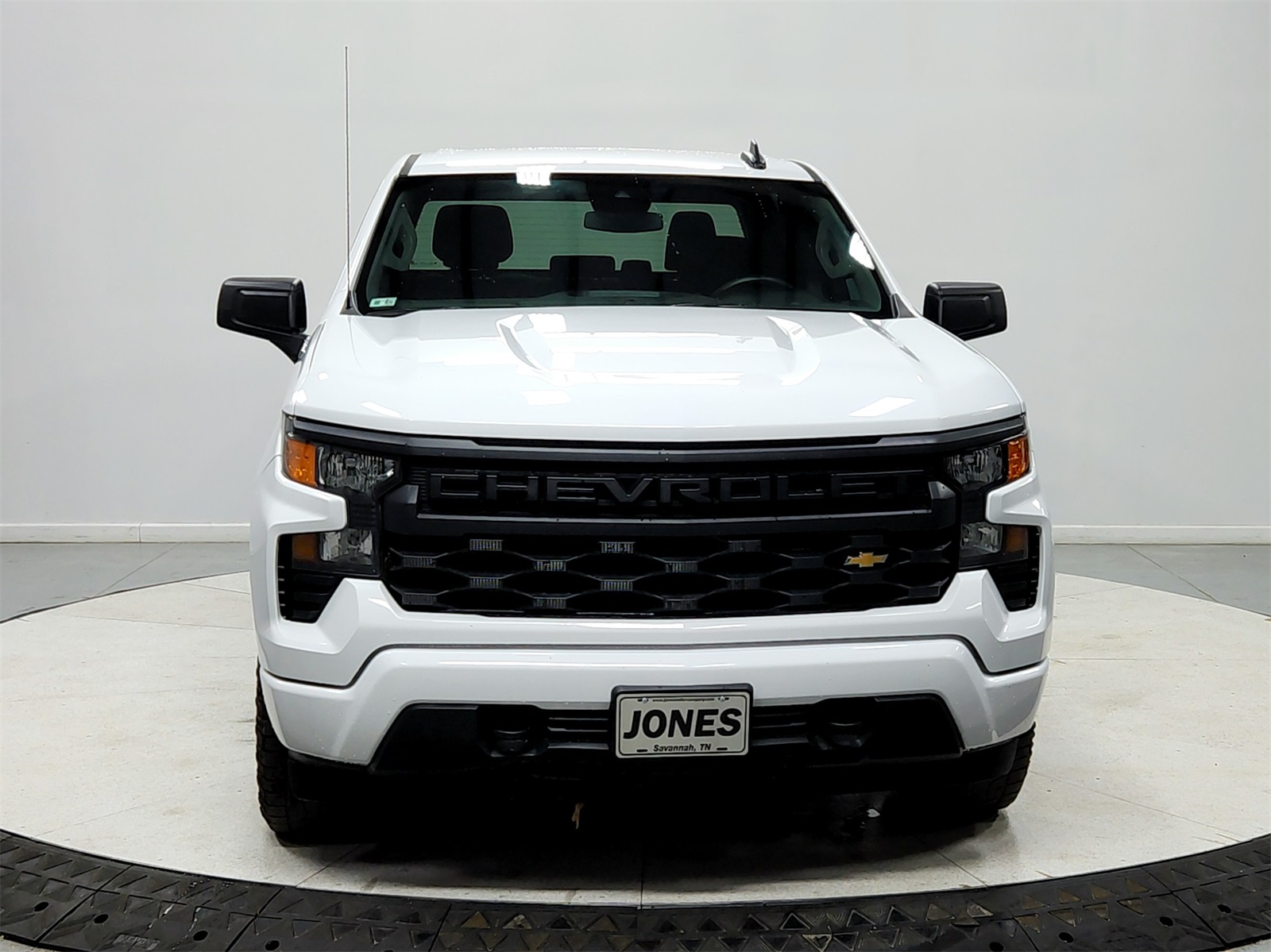 2024 Chevrolet Silverado 1500 Custom photo 2