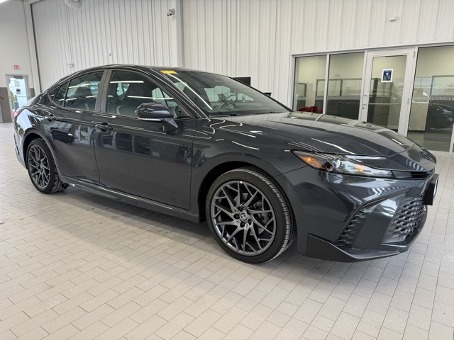 2025 Toyota Camry SE's photo