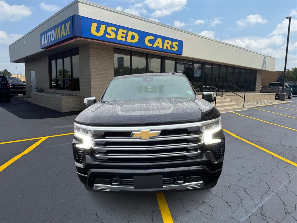 2023 Chevrolet Silverado 1500 High Country photo 3