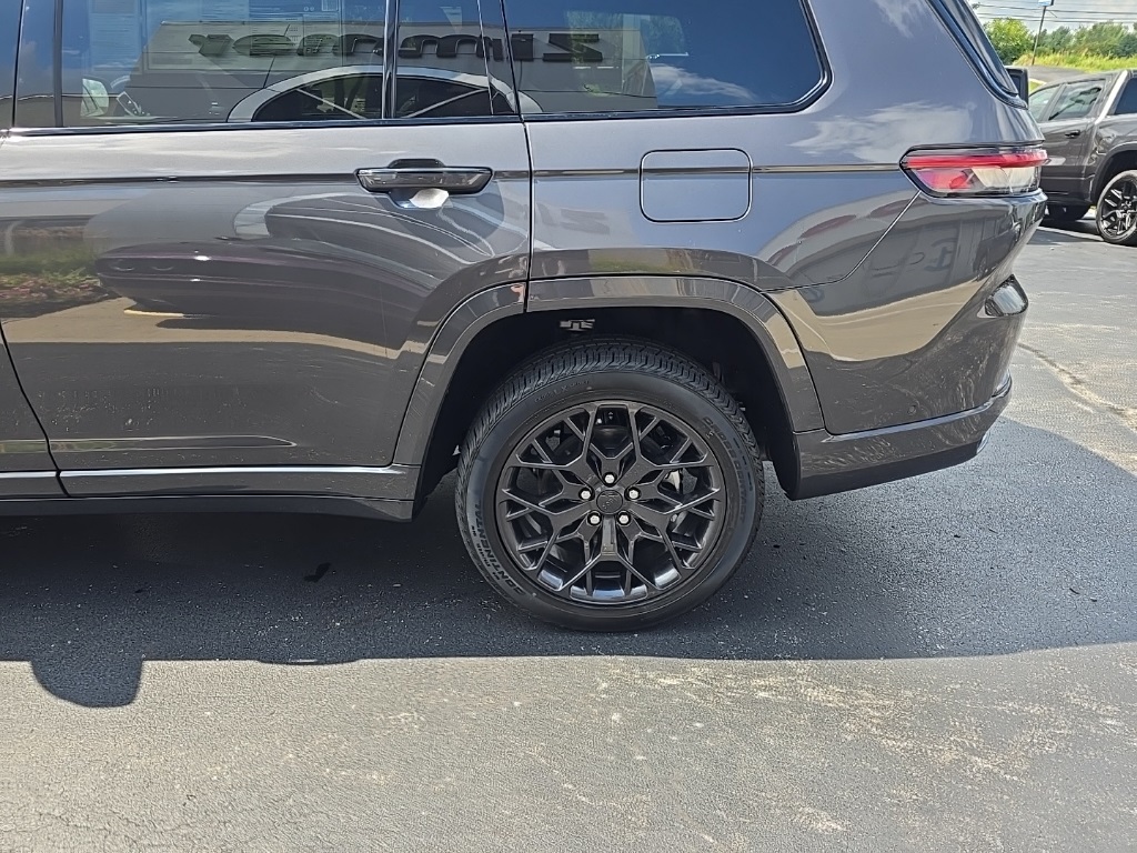 2025 Jeep Grand Cherokee L Summit Reserve photo 11