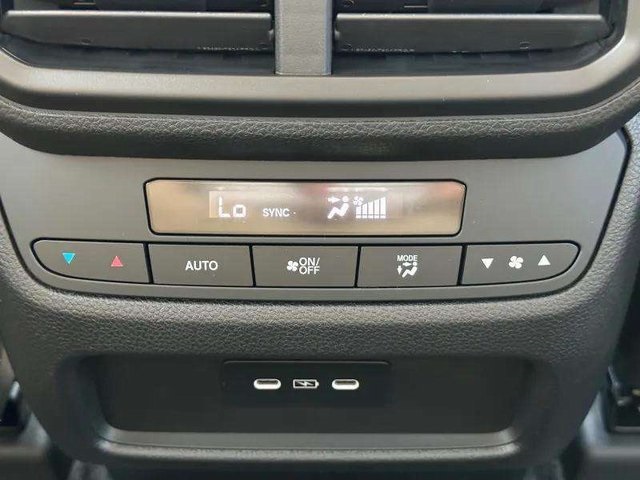 2025 Honda Pilot Touring photo 8