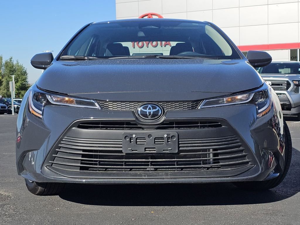 2025 Toyota Corolla LE photo 3