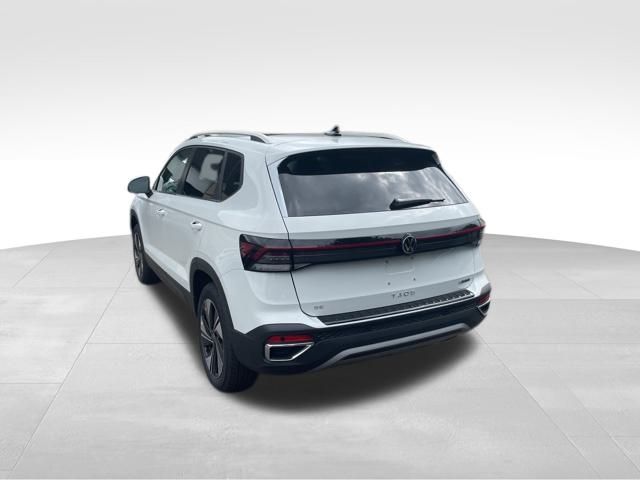 2025 Volkswagen Taos SE photo 3