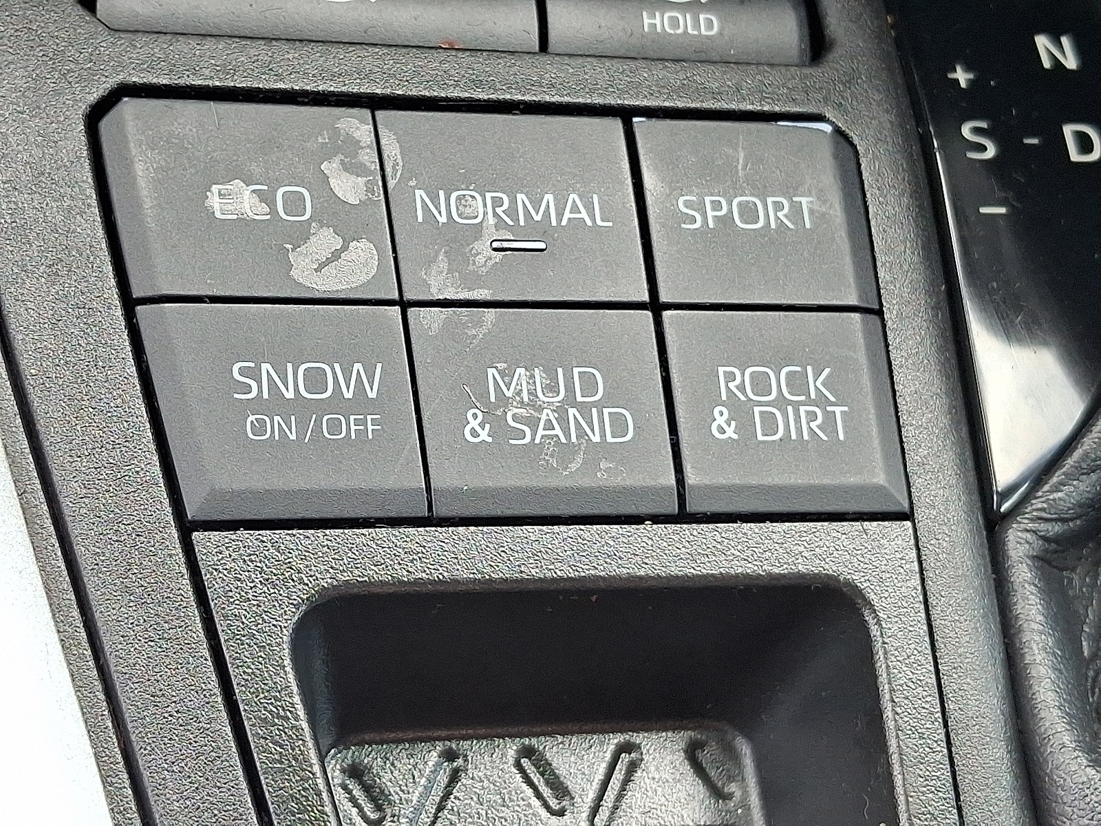2022 Toyota RAV4 LE photo 21