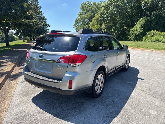 2011 Subaru Outback 2.5i Premium photo 6