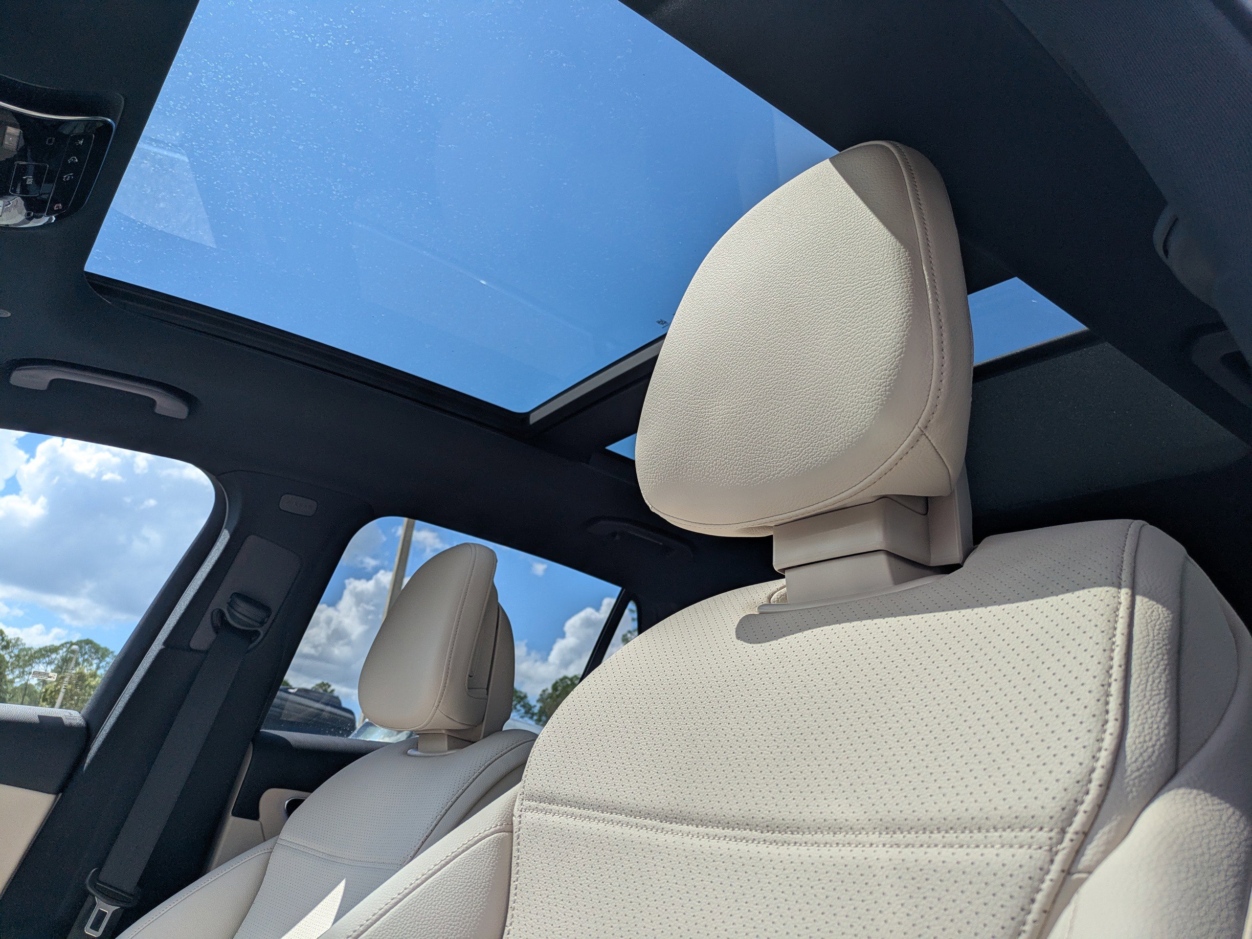 2026 Mercedes Benz GLC 300 4MATIC photo 3