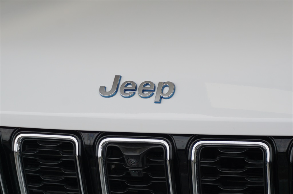 2024 Jeep Cherokee Base photo 4