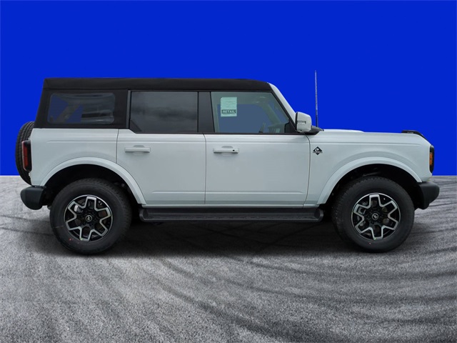 2025 Ford Bronco Outer Banks photo 2