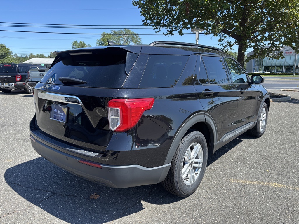 2022 Ford Explorer XLT photo 2