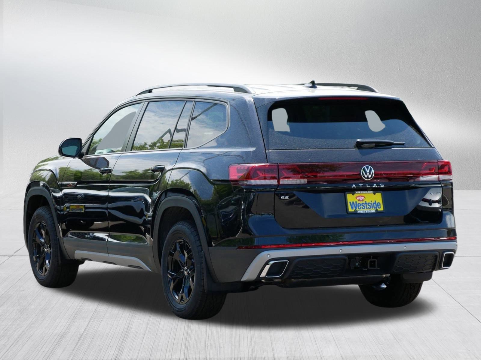 2025 Volkswagen Atlas Peak Edition SE photo 2