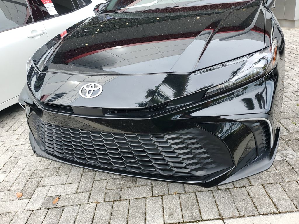 2025 Toyota Camry SE photo 8