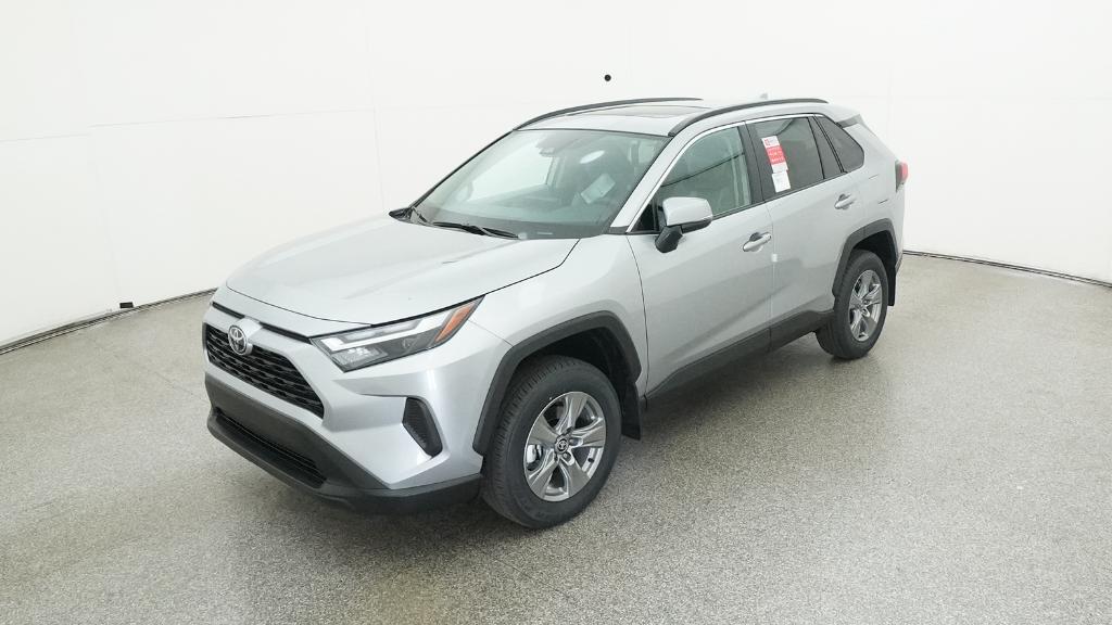 2025 Toyota RAV4 XLE's photo