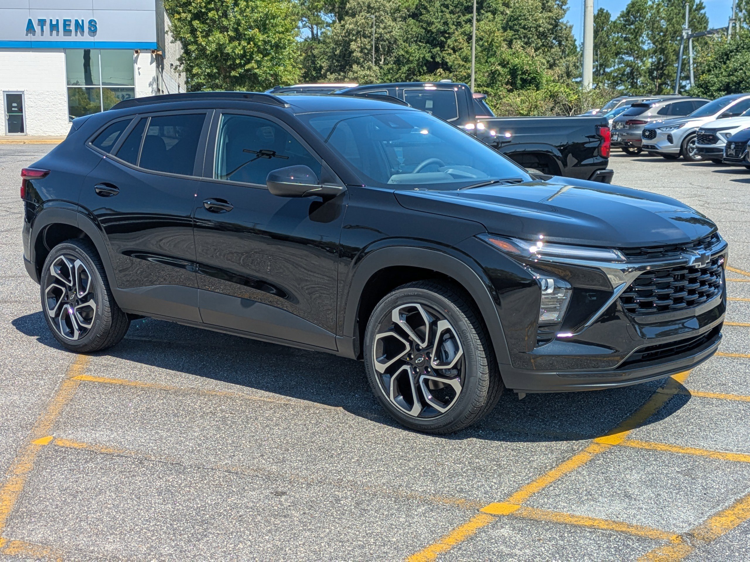2025 Chevrolet Trax photo 2