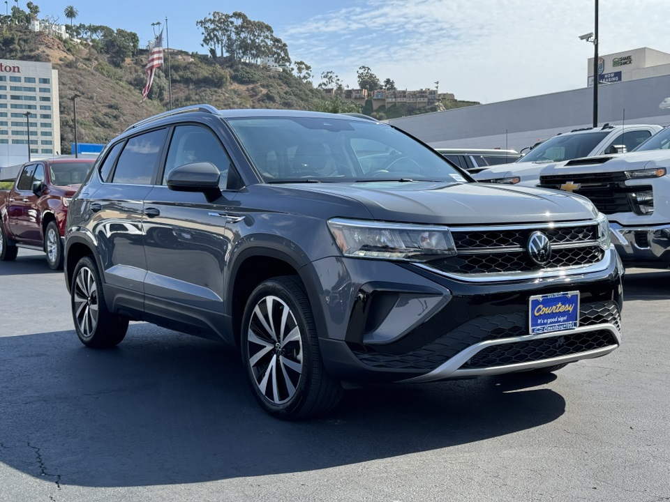 2024 Volkswagen Taos SE photo 2